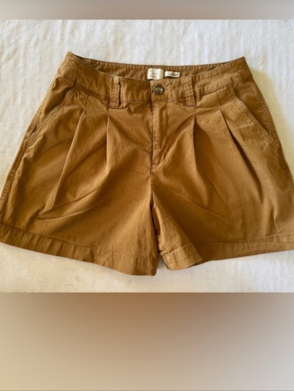 A New Day Stretch Elastizado Tan Pleated Shorts Women’s Size 4 High Rise Chino